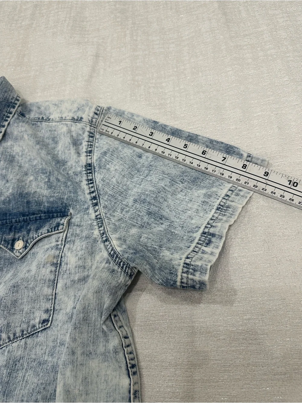 Levi's Men’s Y2K Vintage Light Blue Acid Wash Short-Sleeve Denim Button-Up